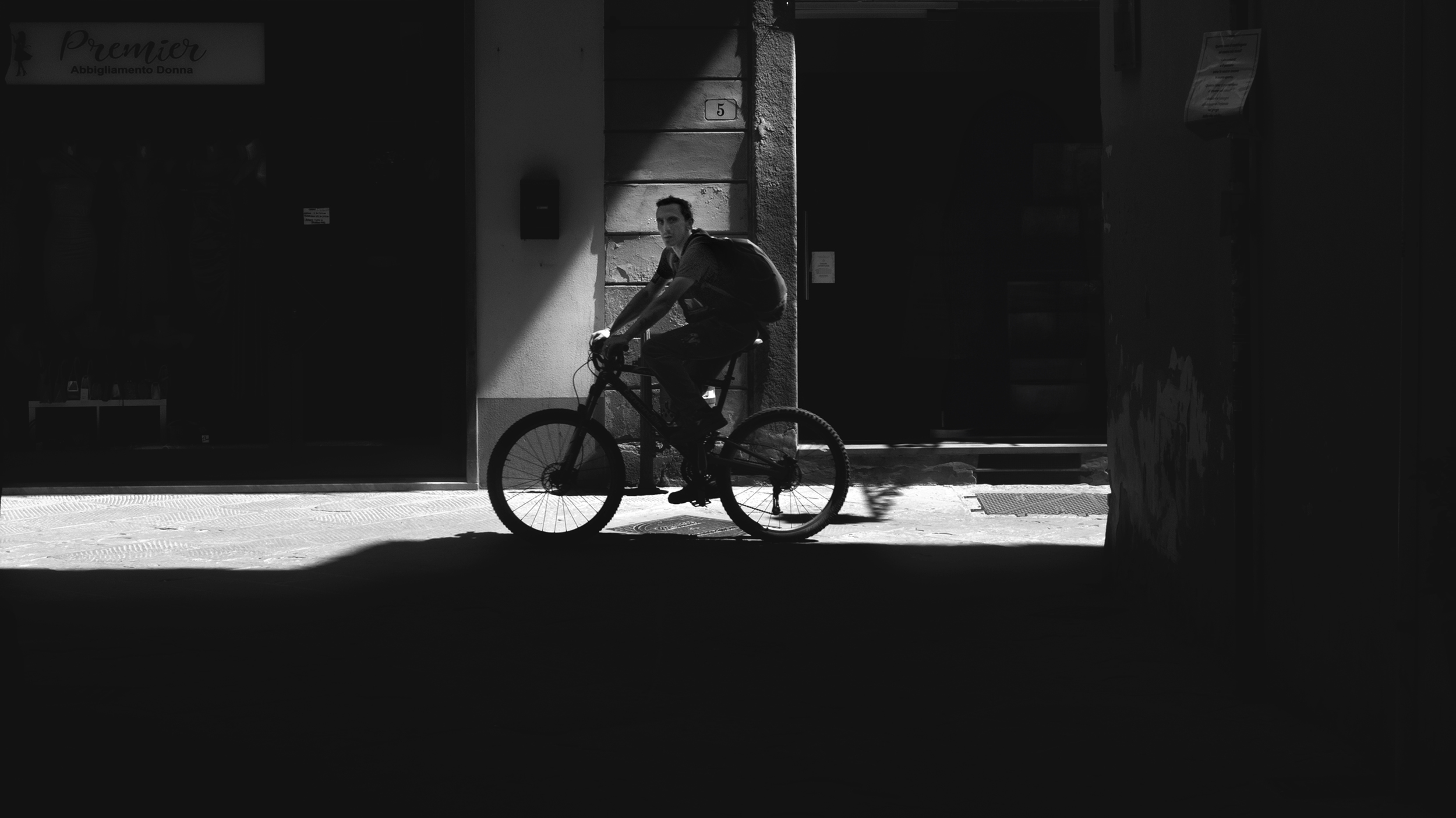 Street ad alto contrasto