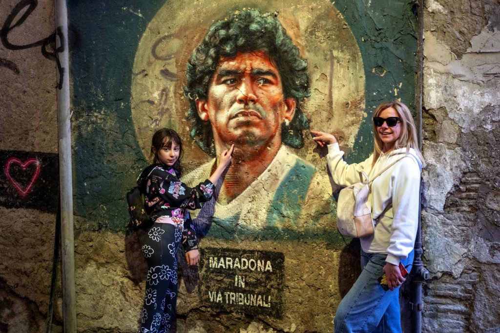 Colori di Napoli: bancarelle tradizionali lungo Spaccanapoli