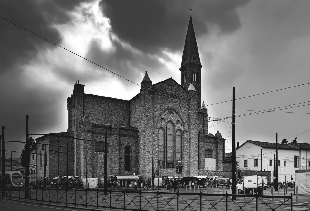 Ritratto spontaneo in bianco e nero scattato con smartphone, dove il focus è sulla visione dell’autore più che sulla tecnica.