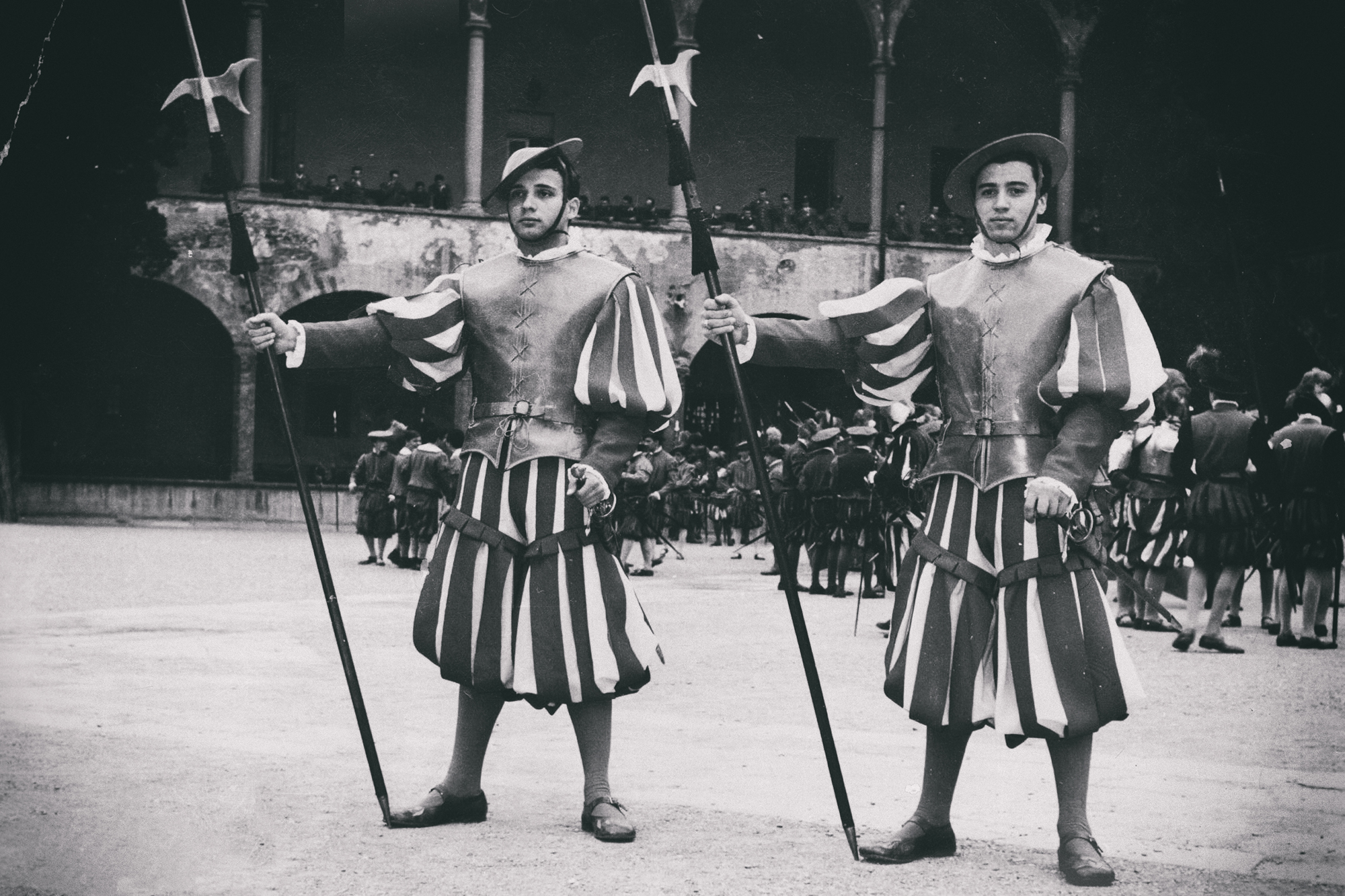 Forse il punto non &egrave; quindi stabilire se una fotografia appartenga al reportage oppure all'arte, ma comprendere quale intenzione ci sia dietro quell'immagine e quale tipo di relazione voglia creare con chi la osserva.